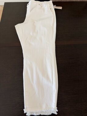 Vince Camuto White Frayed-Ankle Jeans